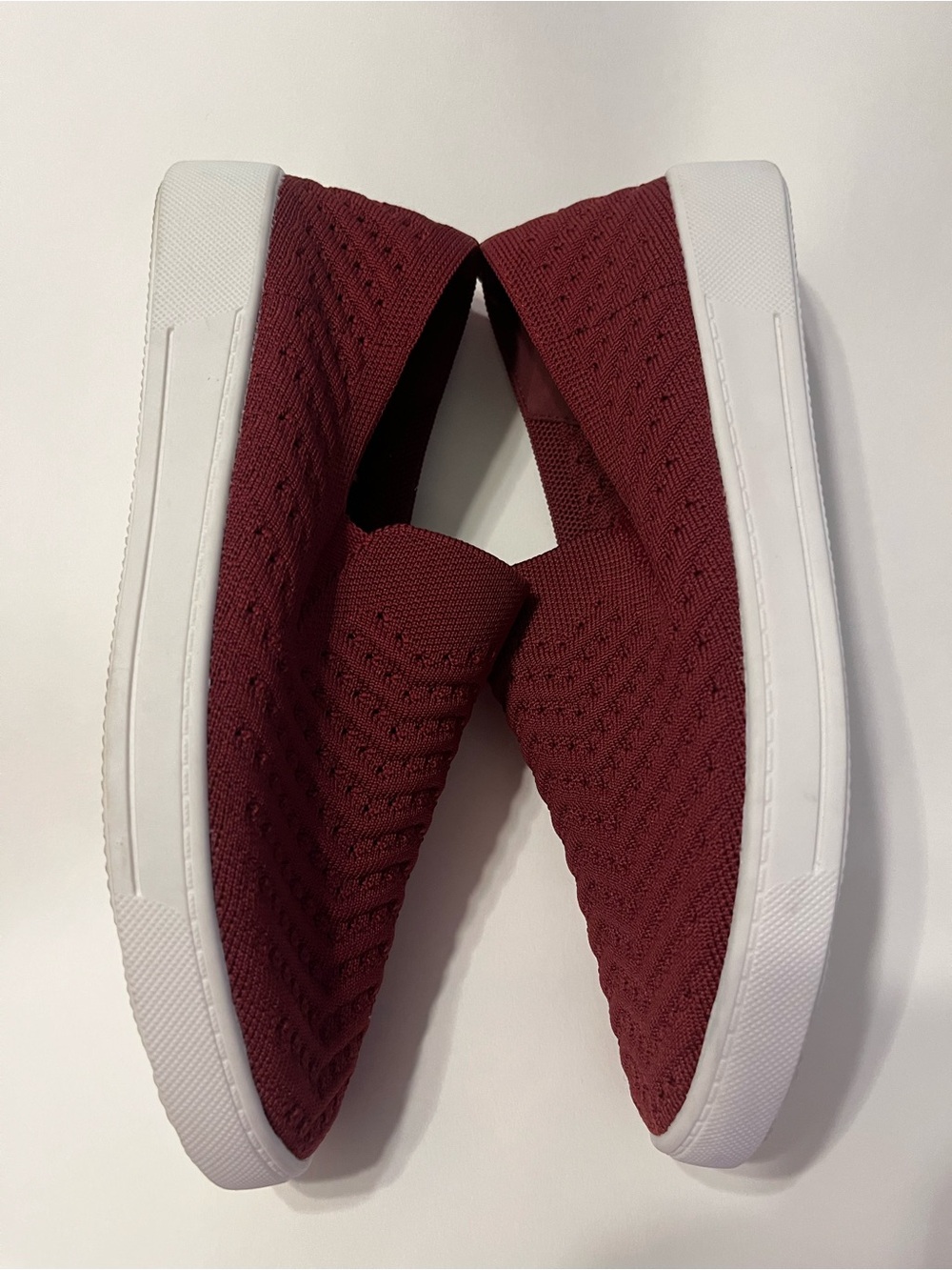 Sonoma Catahoula Women’s Slip-On Knit Sneakers in Burgundy like new size 8 med - Picture 3 of 8
